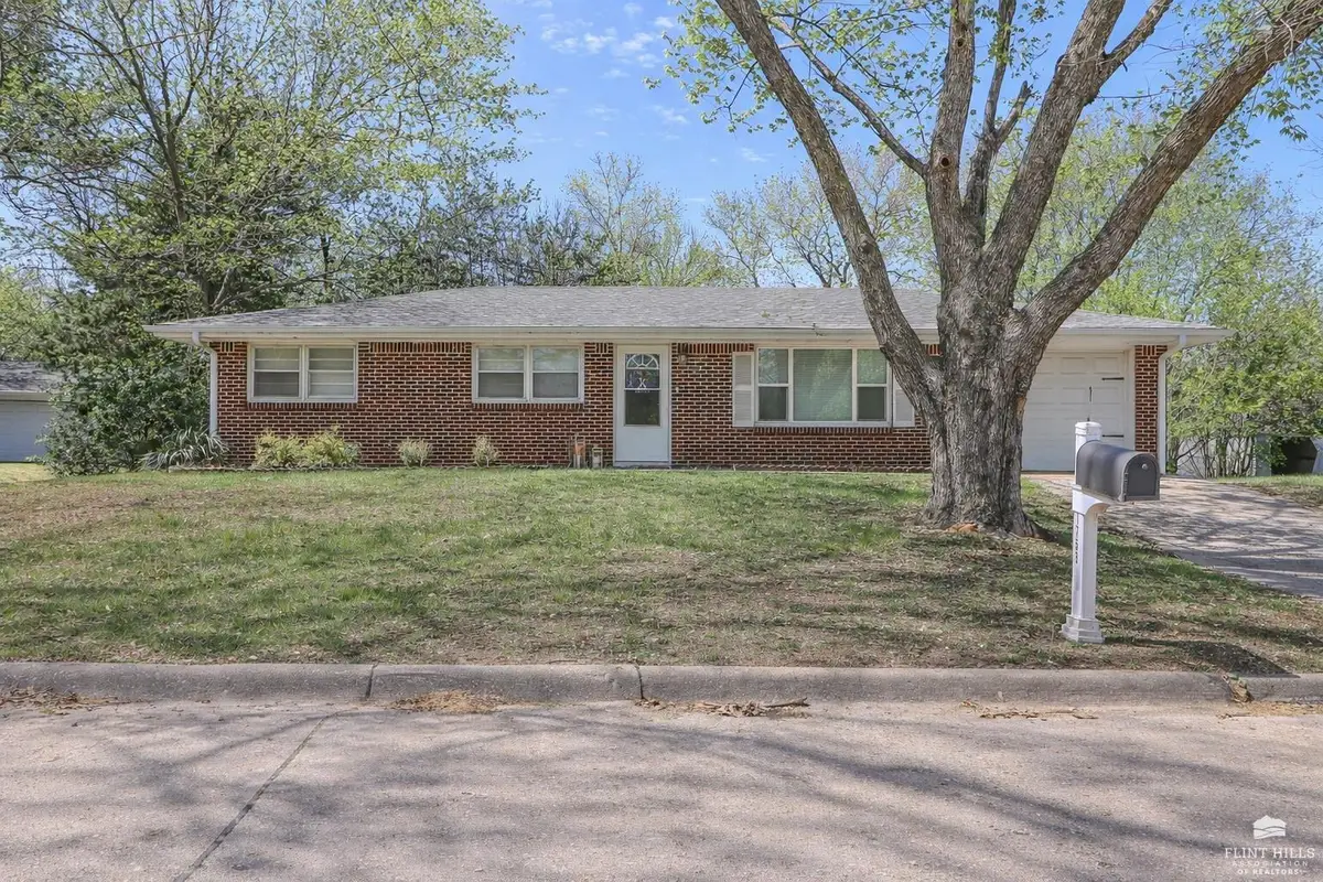 1753 Vaughn Drive, Manhattan, KS 66503 - #1