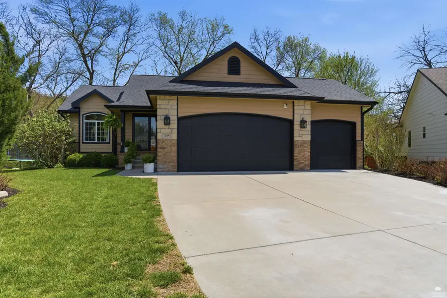 725 Shadowridge Circle, Manhattan, KS 66503 - #2