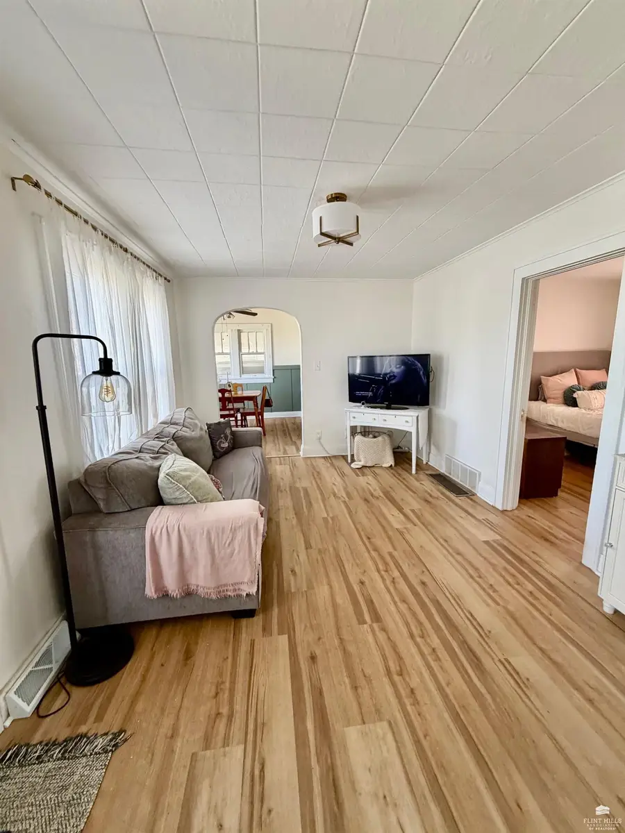 425 W Court Street, Clay Center, KS 67432 - #2