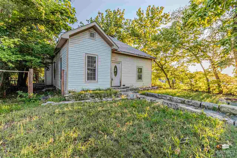 114 W Chestnut Street, Junction City, KS 66441 - #2