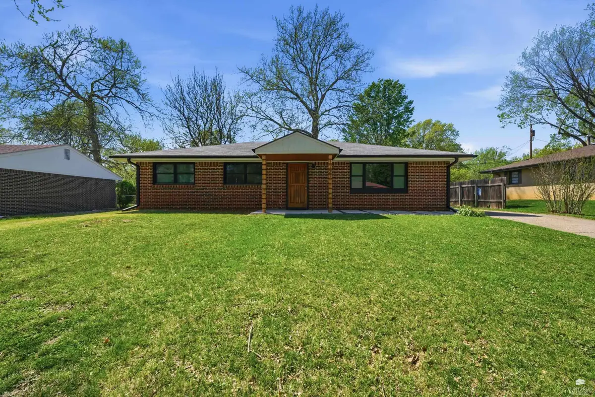 1737 Vaughn Drive, Manhattan, KS 66502 - #1