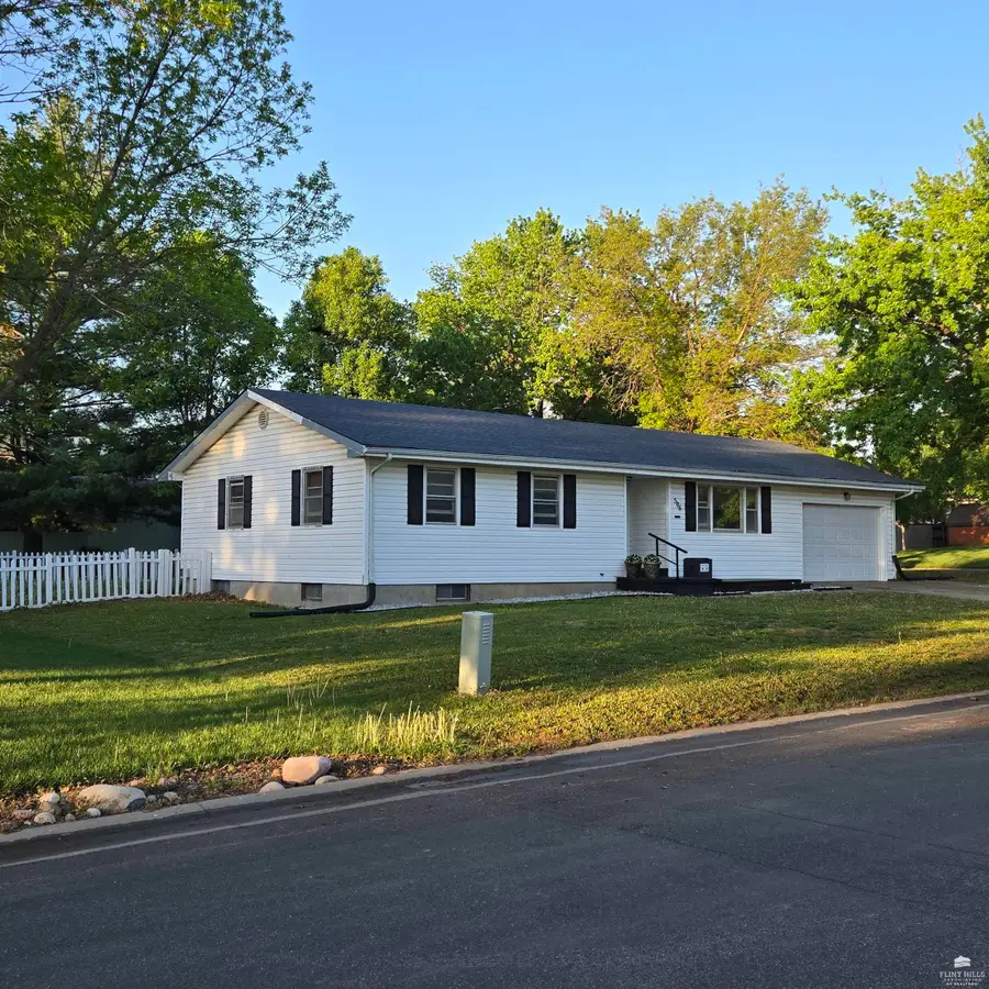 506 Charles Road, Abilene, KS 67410 - #2