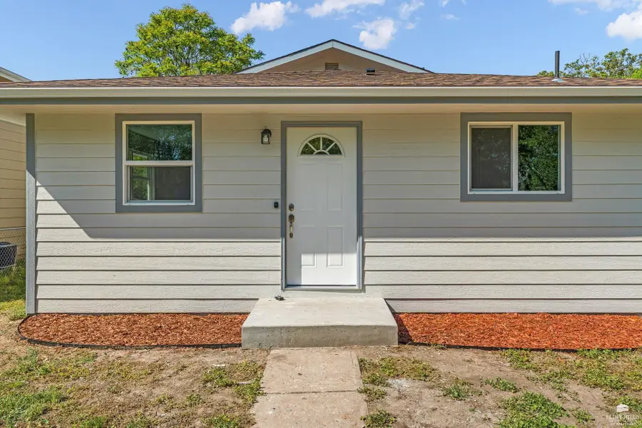 810 W 10th, Junction City, KS 66441 - #2