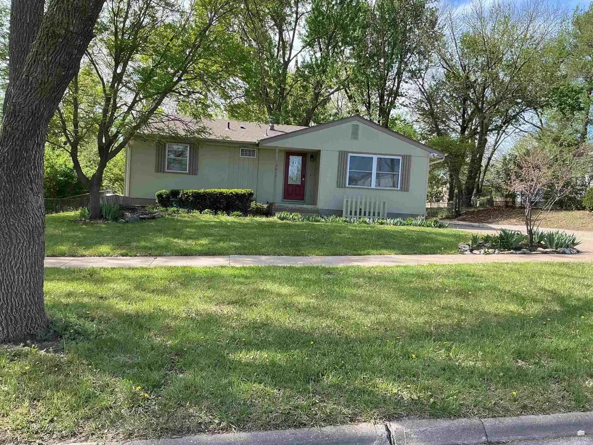 3017 Dickens, Manhattan, KS 66503 - #1