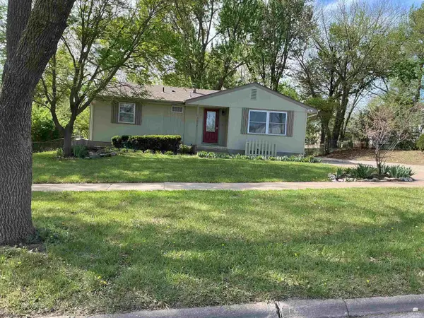 3017 Dickens, Manhattan, KS 66503