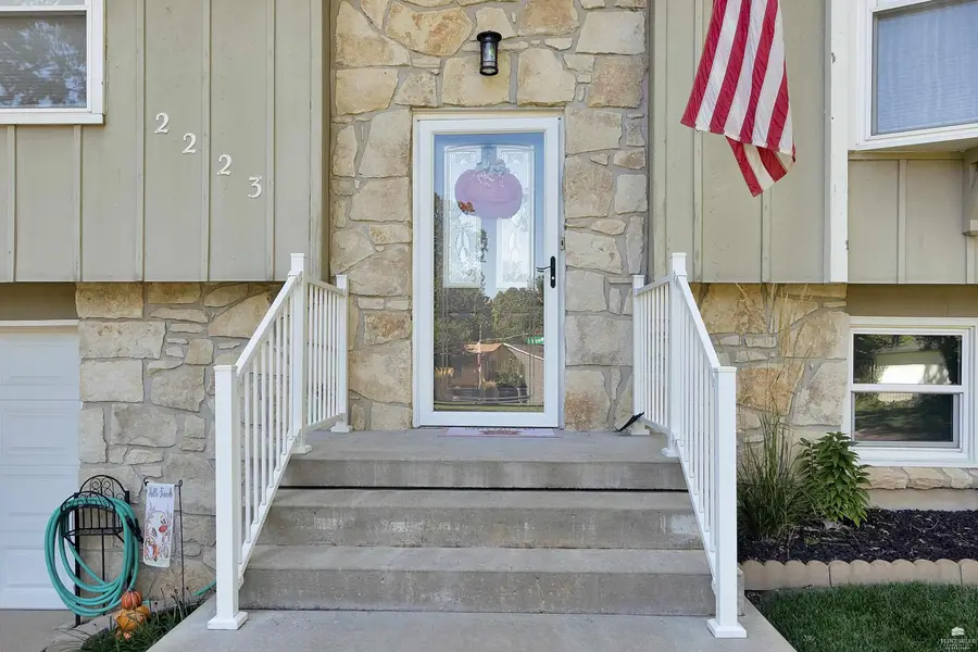 2223 Terry Way, Manhattan, KS 66502 - #2