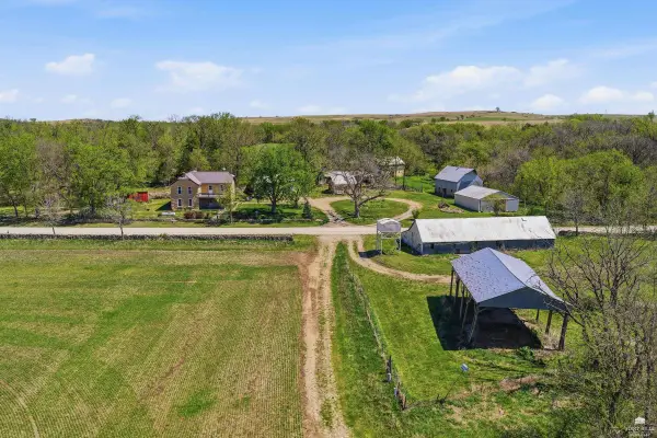 22507 Hessdale Rd, Alma, KS 66401