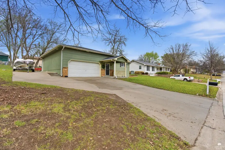 905 Allison Avenue, Manhattan, KS 66502 - #2
