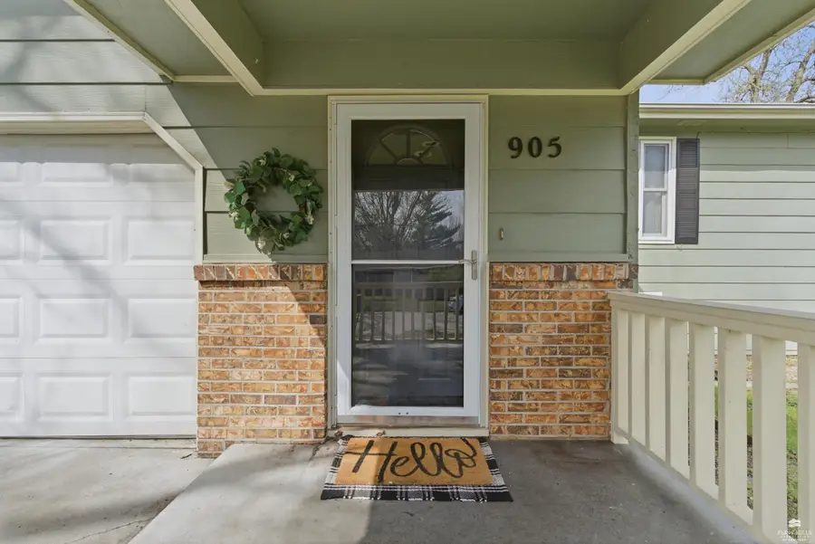 905 Allison Avenue, Manhattan, KS 66502 - #3