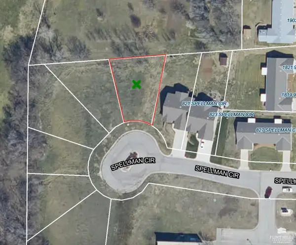 817 Spellman Circle, Clay Center, KS 67432
