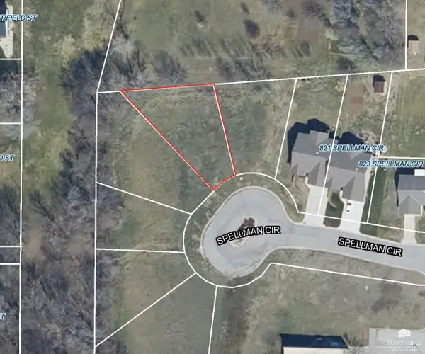 815 Spellman Circle, Clay Center, KS 67432