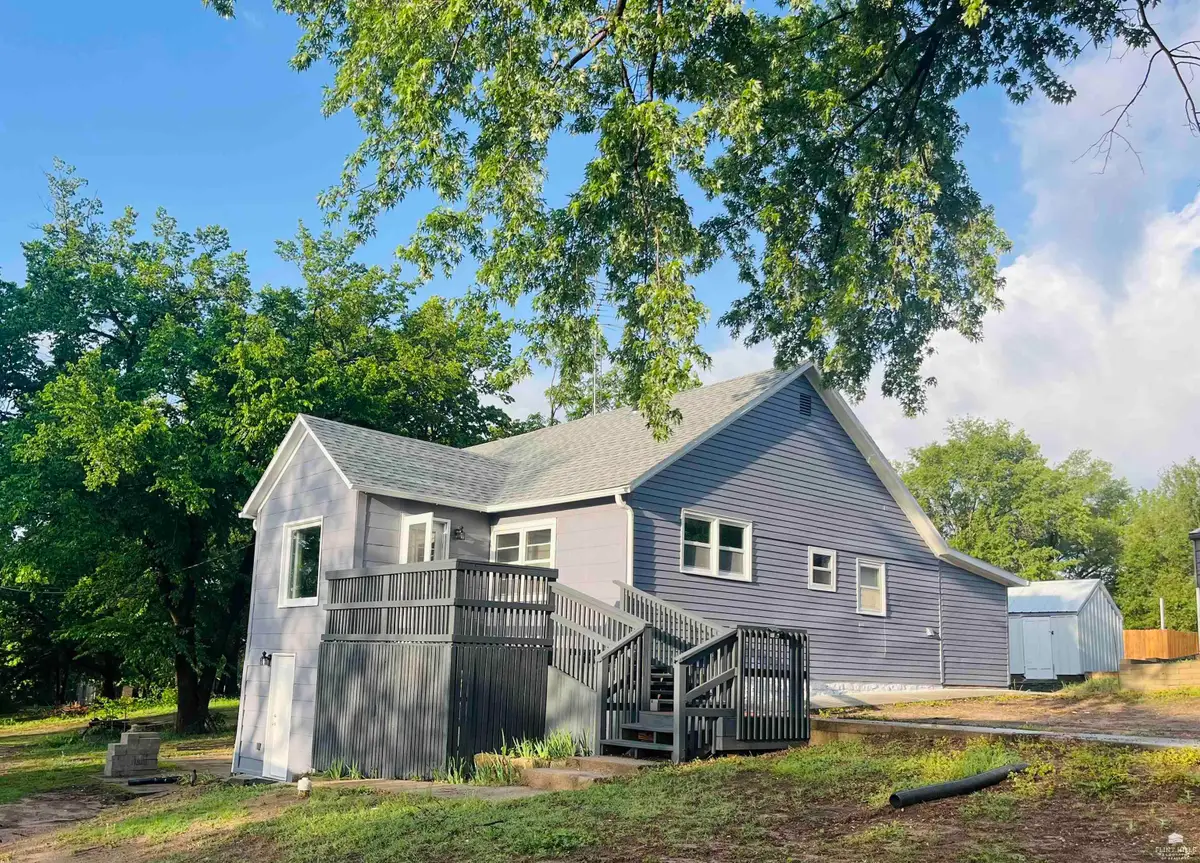 525 W 8th St, Chapman, KS 67431 - #1