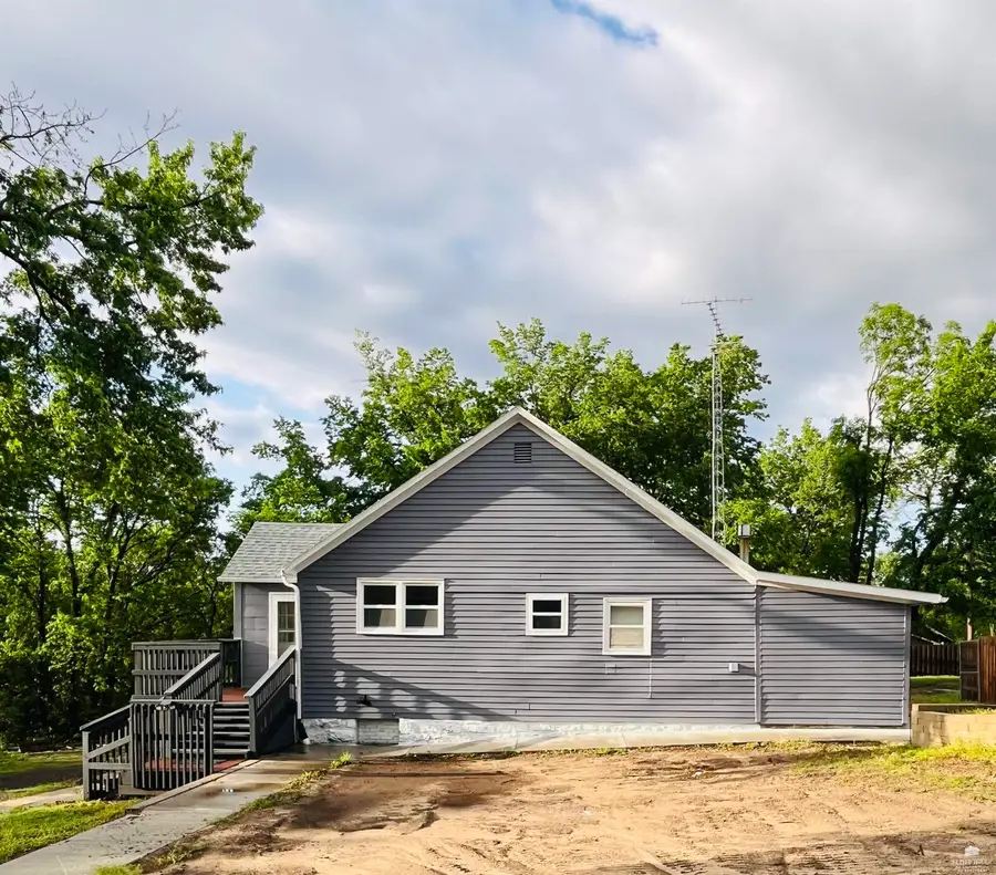 525 W 8th St, Chapman, KS 67431 - #2