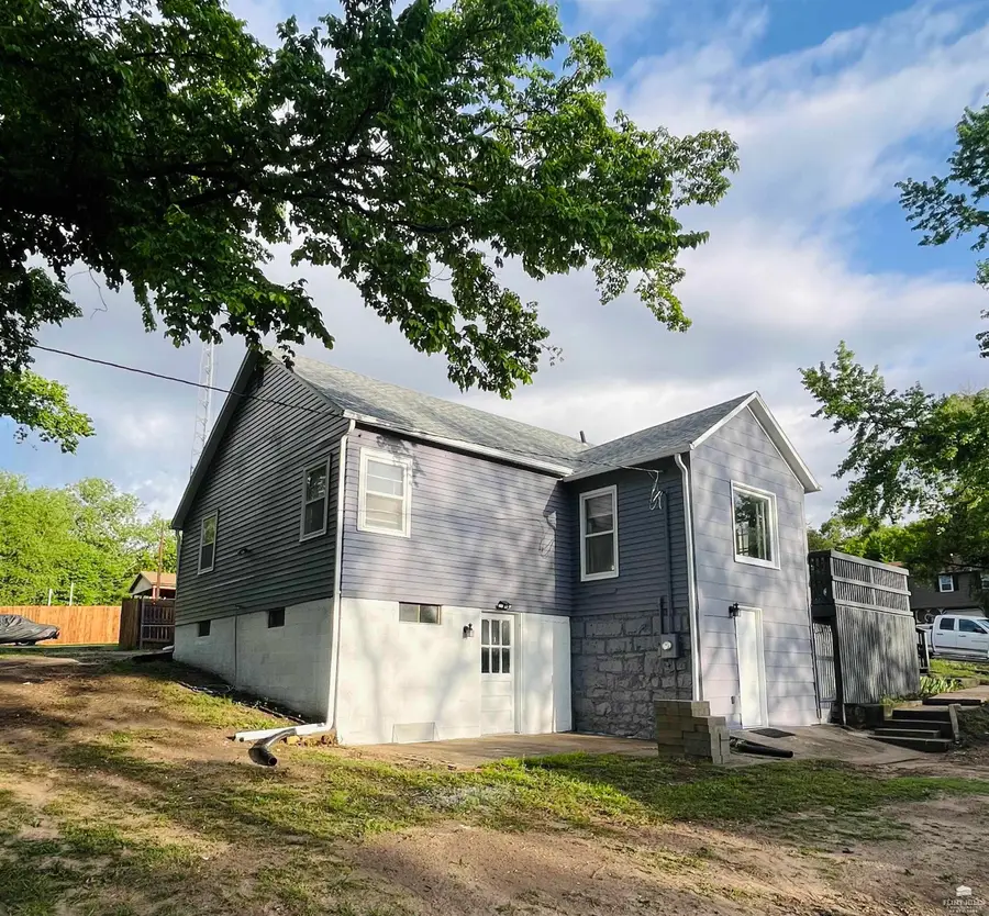 525 W 8th St, Chapman, KS 67431 - #3