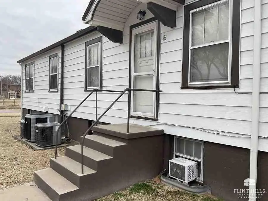 139 W 2nd Street, Junction City, KS 66441 - #1