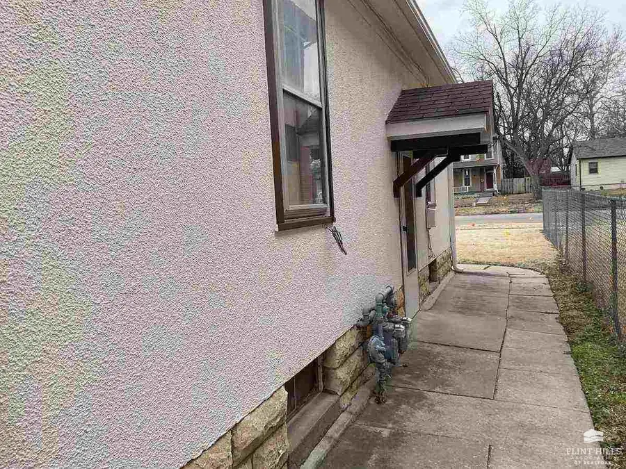 140 W 1st Street, Junction City, KS 66441 - #2