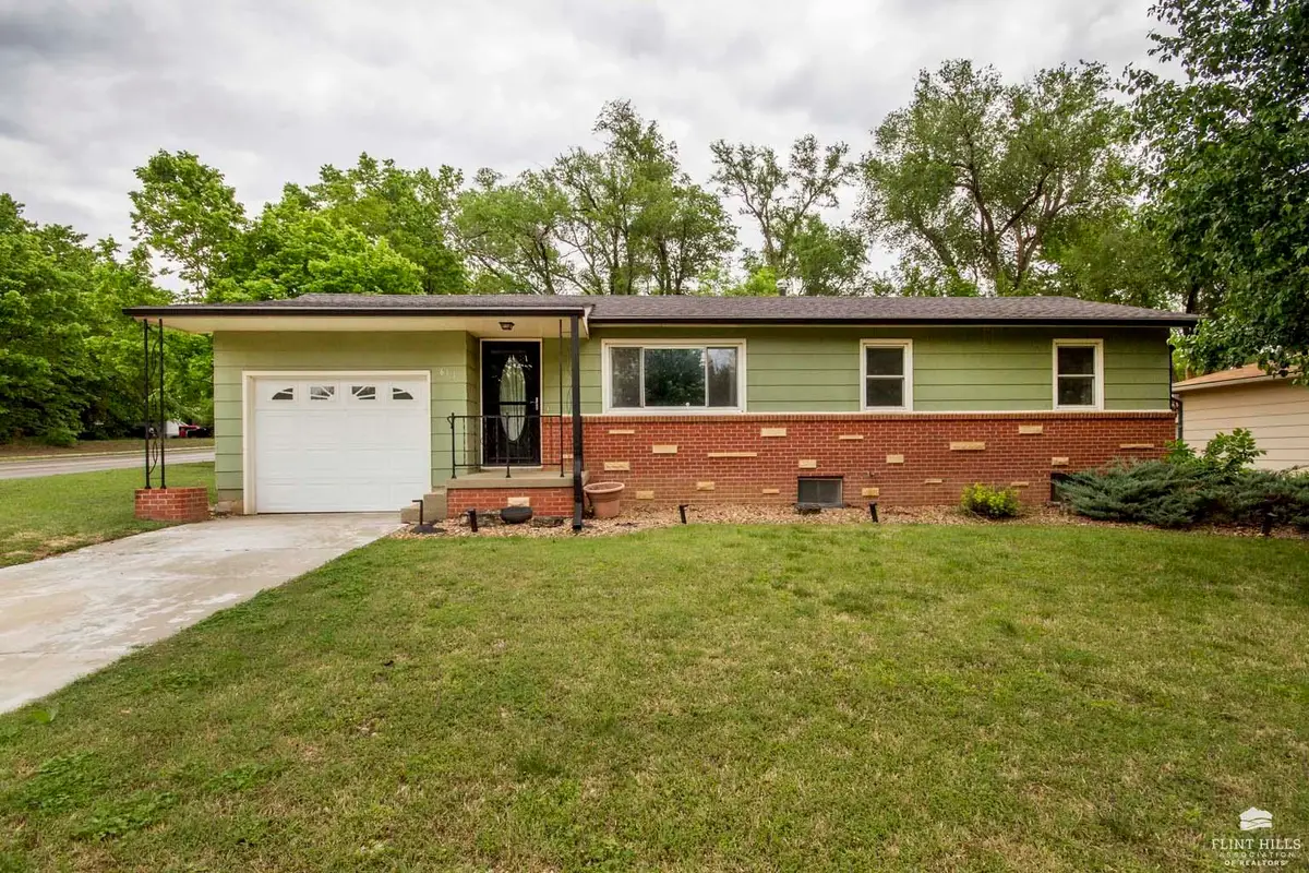 614 W 7th Street, Chapman, KS 67431 - #1