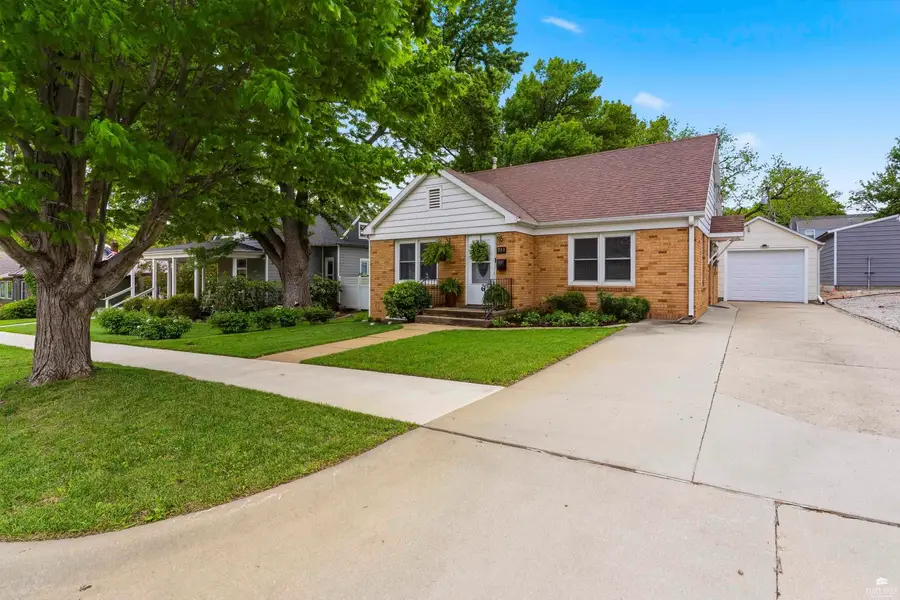 711 Poplar Street, Wamego, KS 66547 - #2