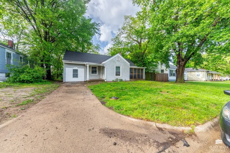 1107 Claflin Road, Manhattan, KS 66502 - #3