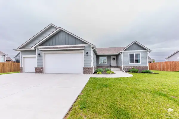 9986 Jasmine Drive, Manhattan, KS 66502