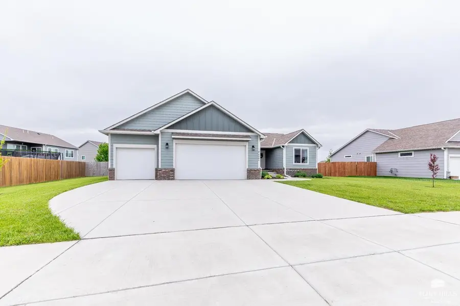 9986 Jasmine Drive, Manhattan, KS 66502 - #2