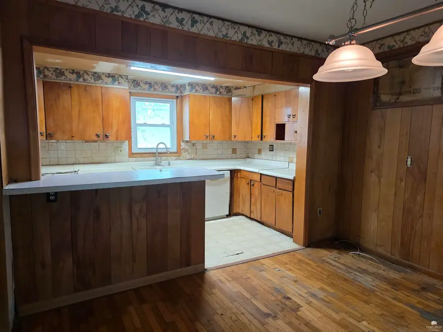 208 S C, Herington, KS 67449 - #2