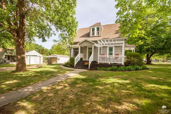 1605 7th Street, Clay Center, KS 67432
