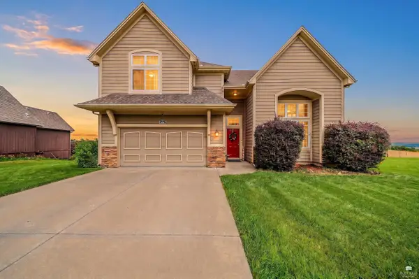 2608 Brooke Bend, Junction City, KS 66441