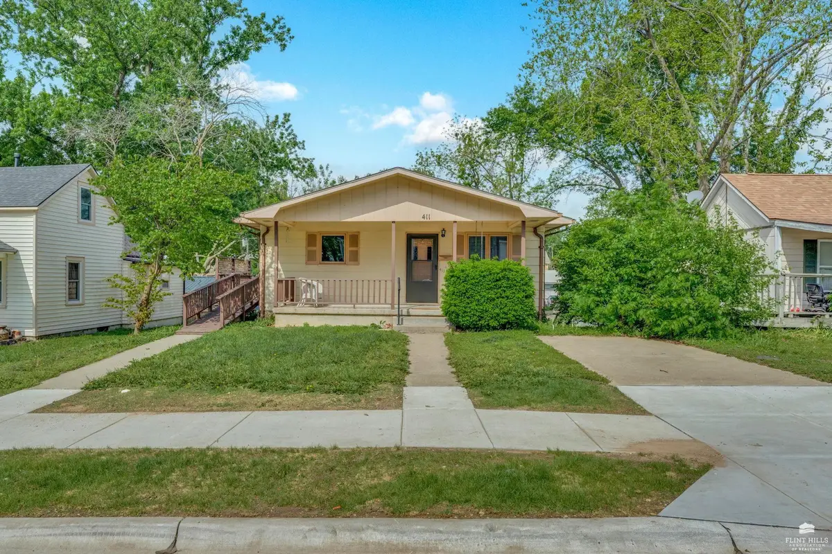 411 Spruce Street, Wamego, KS 66547 - #1