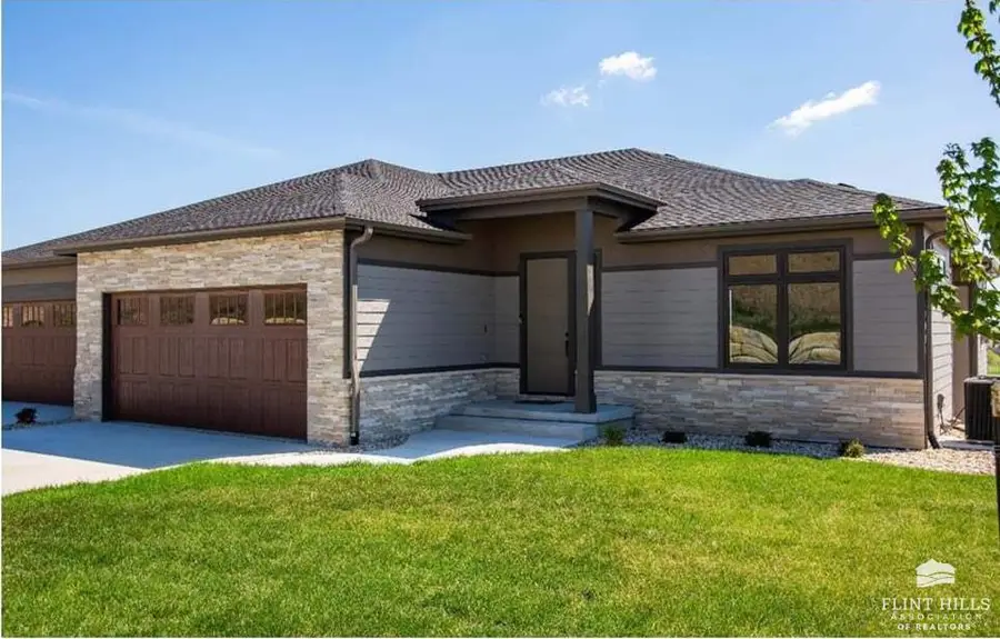 3508 N Pinehurst Circle, Manhattan, KS 66503 - #3