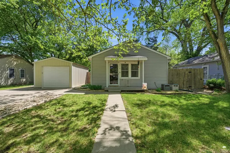 2216 Sloan Street, Manhattan, KS 66502 - #2