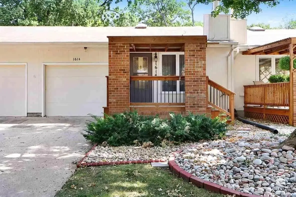 1614 Woodcrest, Manhattan, KS 66502 - #1