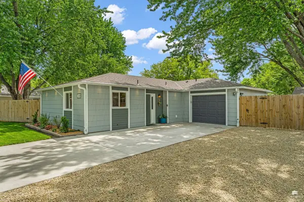 2421 Brook Lane, Manhattan, KS 66502