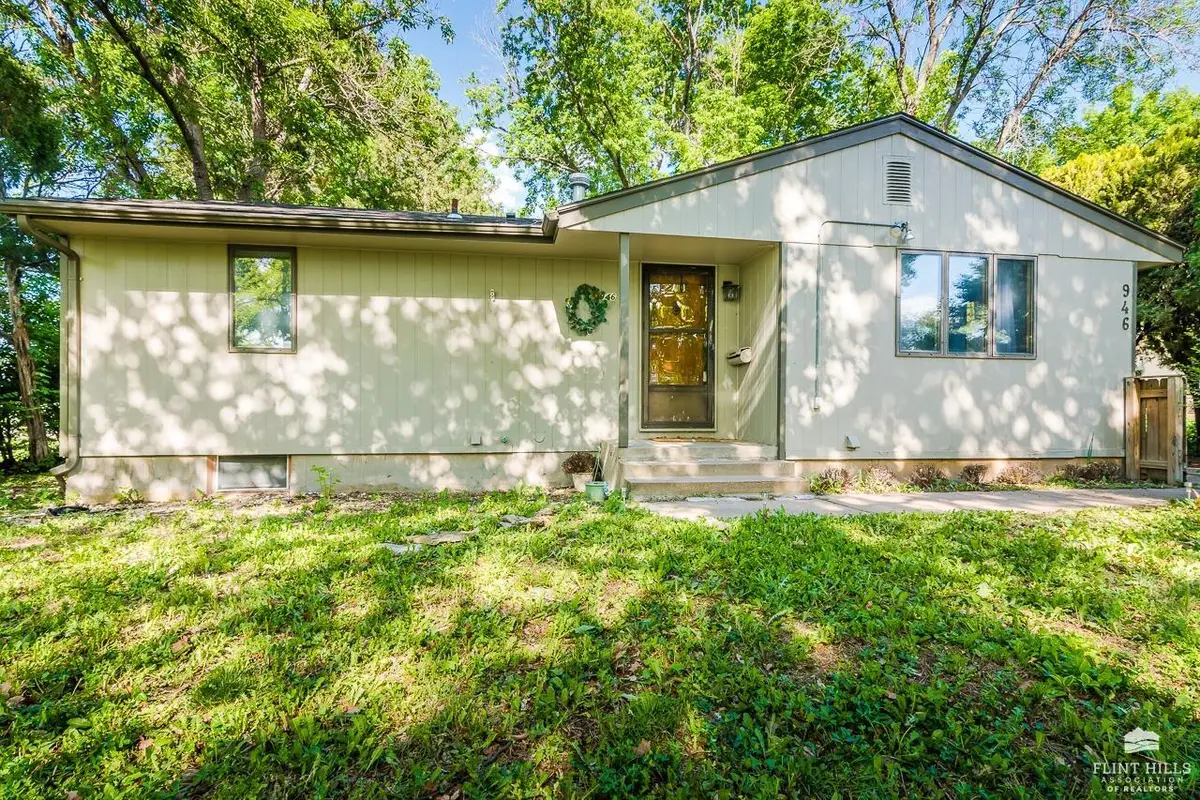 946 Mission Avenue, Manhattan, KS 66502 - #1