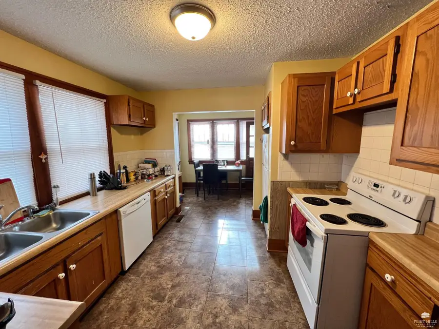 525 Osage Street, Manhattan, KS 66502 - #3