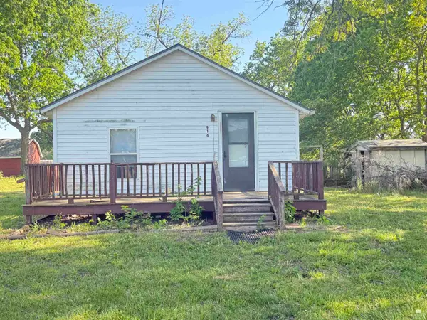 916 Mcbrathney Street, Clay Center, KS 67432