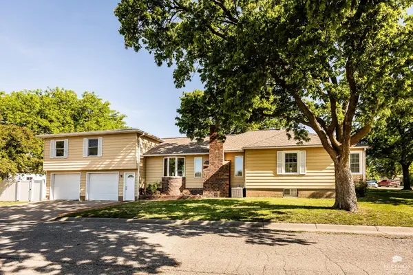 521 S E Street, Herington, KS 67449