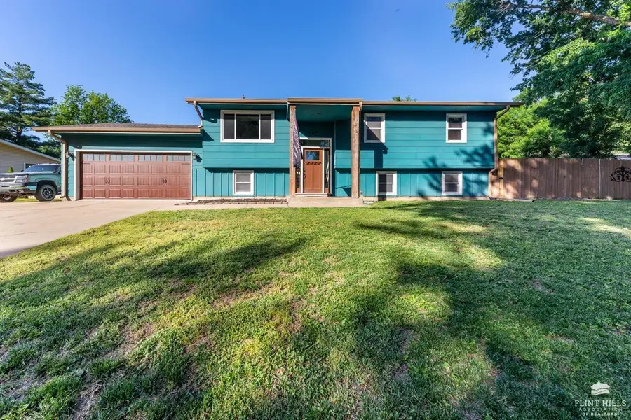 409 Sycamore Drive, Wamego, KS 66547 - #2
