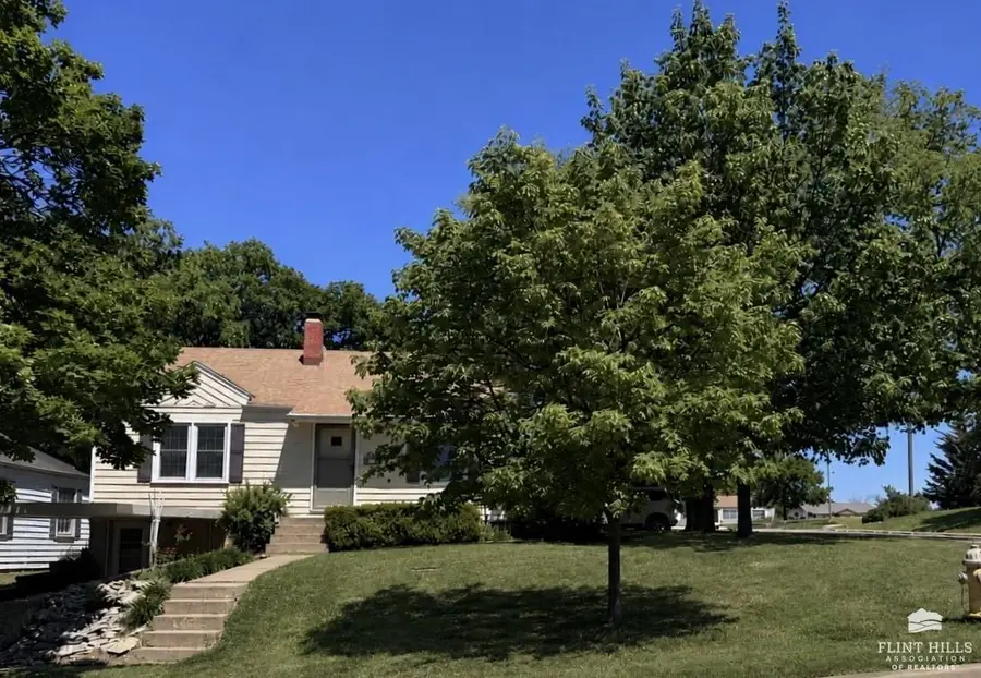 233 E 12th Street, Concordia, KS 66901 - #2
