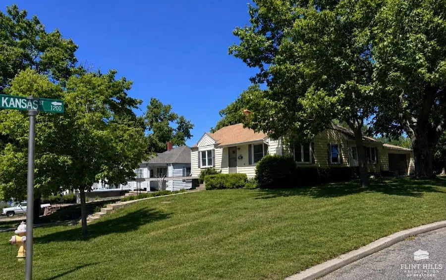 233 E 12th Street, Concordia, KS 66901 - #3