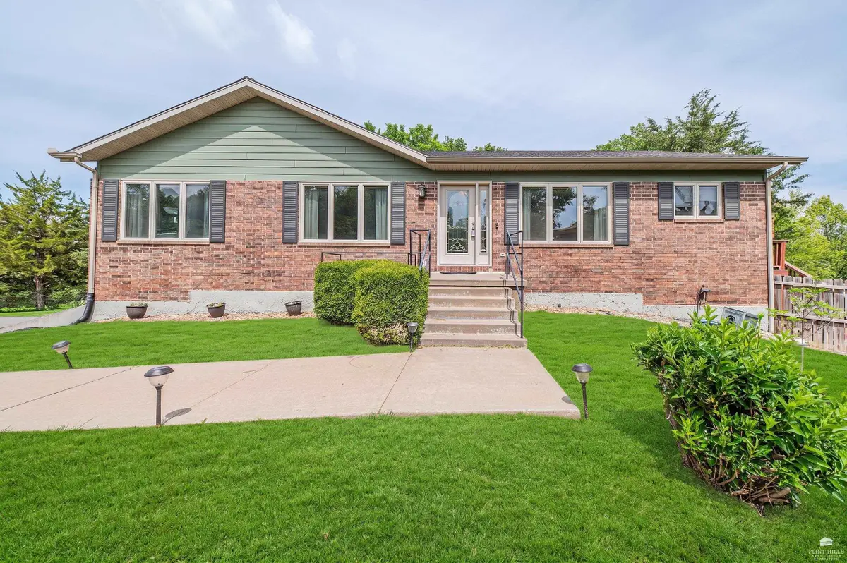 115 Harvard Pl, Manhattan, KS 66502 - #1