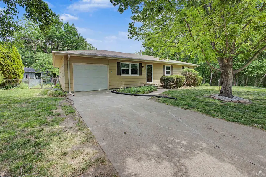1900 Dogwood Drive, Manhattan, KS 66502 - #2