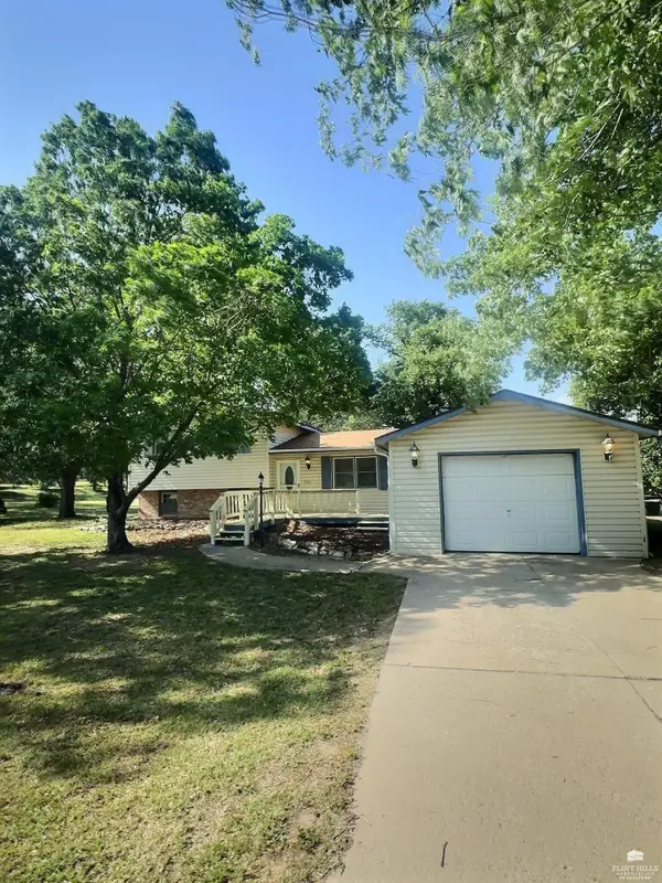 679 2150 Lane, Abilene, KS 67410