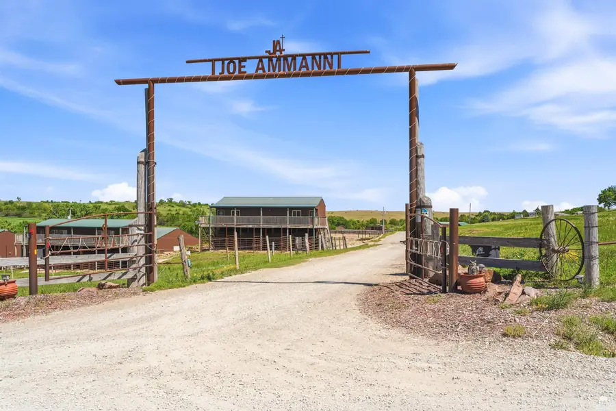 13325 Brush Creek Rd, Westmoreland, KS 66549 - #2