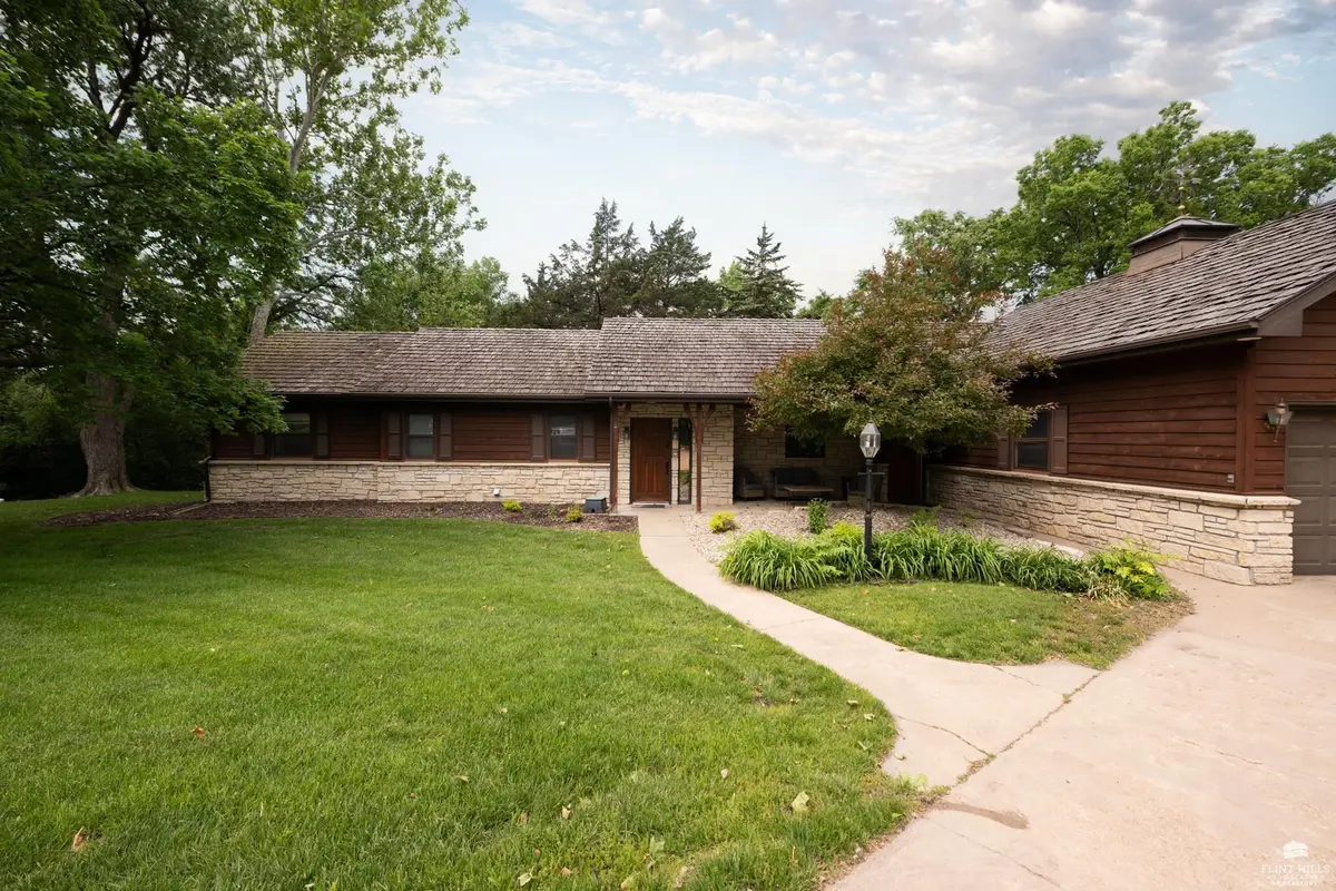 1001 Sycamore Lane, Manhattan, KS 66502 - #1