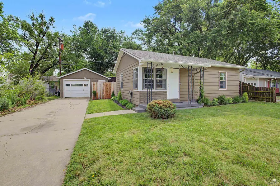 2224 Green Ave., Manhattan, KS 66502 - #2