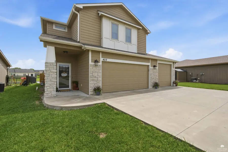 423 Northfield Rd., Manhattan, KS 66502 - #2