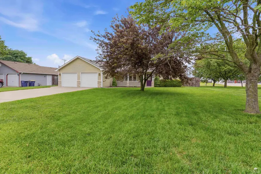 3807 Fox Ridge Drive, Manhattan, KS 66502 - #2