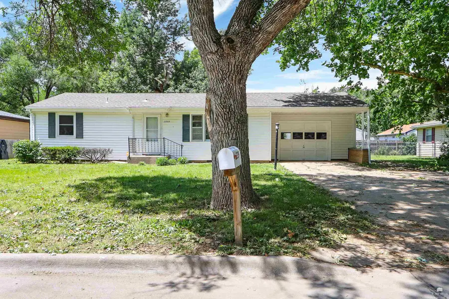 2209 Northview Drive, Manhattan, KS 66502 - #2