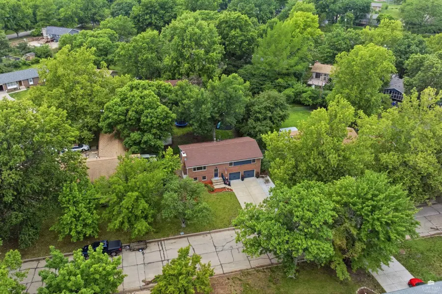 2229 Seaton Avenue, Manhattan, KS 66502 - #2